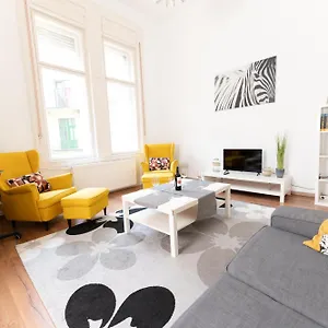 luxury-flat-inthe-center-of-city.inbudapesthotels.com/